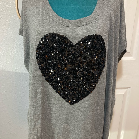 Torrid Sequined Heart Tee sz 1 plus sz - Picture 7 of 9